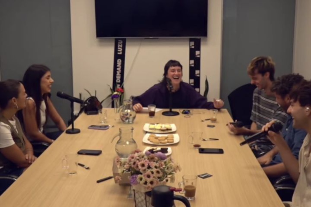 ¡Al estilo Mirtha Legrand! La Gurisa festejó su cumpleaños en FM Luzu con sorpresas incluidas