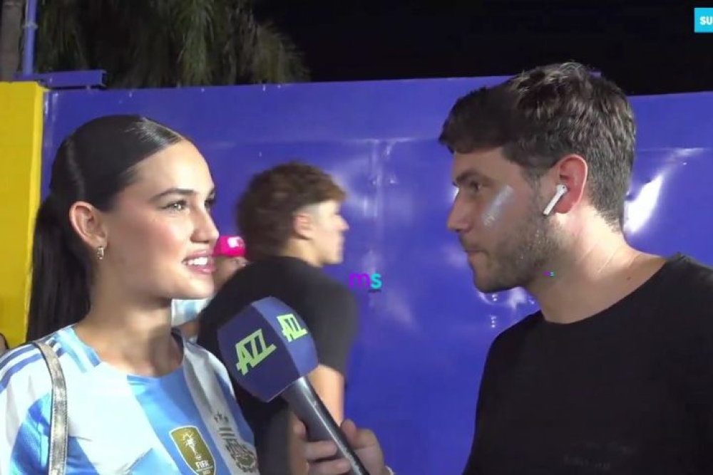 Un movilero de Azz se intimidó ante la presencia de Michelle Masson y sus nervios se viralizaron