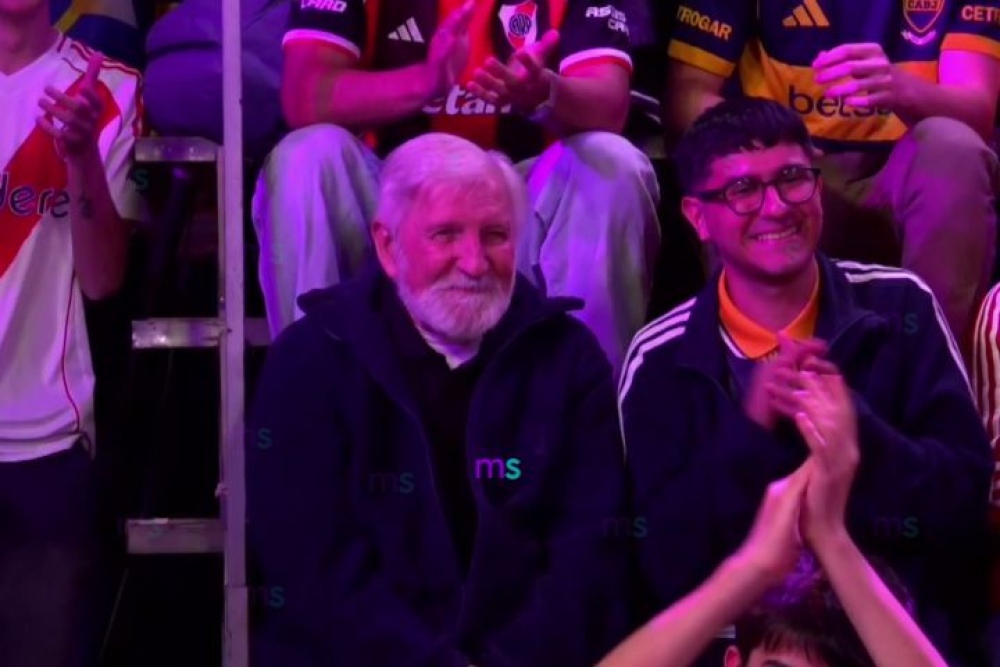”Me hace bien estar con ustedes”: un hombre causó emoción en El Tribunero