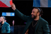 Ins&oacute;lito momento en El Tribunero: dijo que la bandera de Malvinas fue "mufa" y lo echaron del estudio