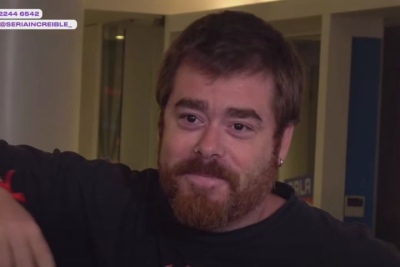 ¡Se ruborizó! Poncharon a Migue Granados en 'Sería Increíble' y lo compararon con Brad Pitt
