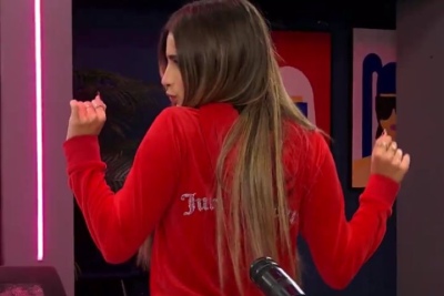 Juli Poggio expuso en Rumis su impactante look "al rojo vivo" bajo un nuevo término: "Para mí es..."